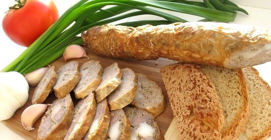 Домашняя колбаса в свиной сетке