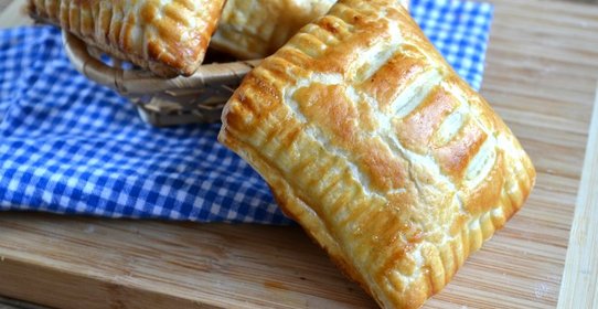 Пирожки из слоеного бездрожжевого теста