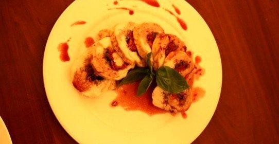 Новогодний рулет из индейки с вялеными томатами