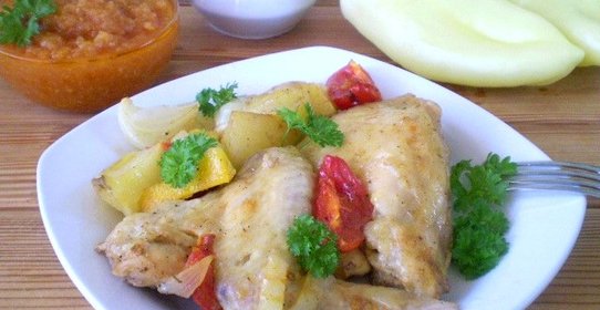 Курица, запеченная с картофелем и овощами