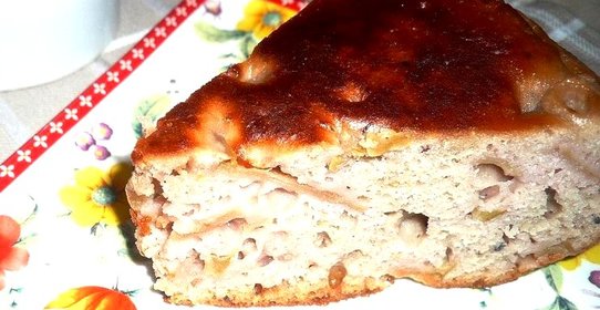 Яблочная шарлотка с вареньем