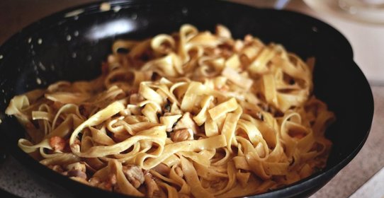 Феттучини с морепродуктами в сливочном соусе