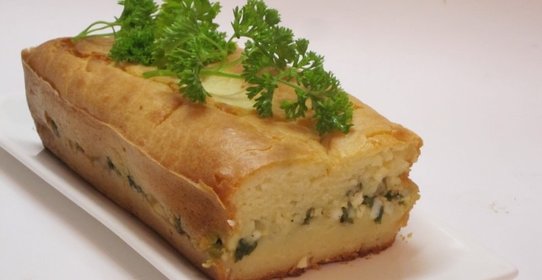 Наливной пирог с яйцом и зеленым луком