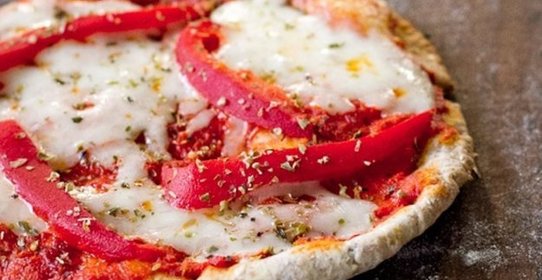 Быстрая пицца с красным болгарским перцем