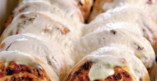 Ватрушки со сметанной заливкой