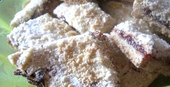 Насыпной пирог с вареньем