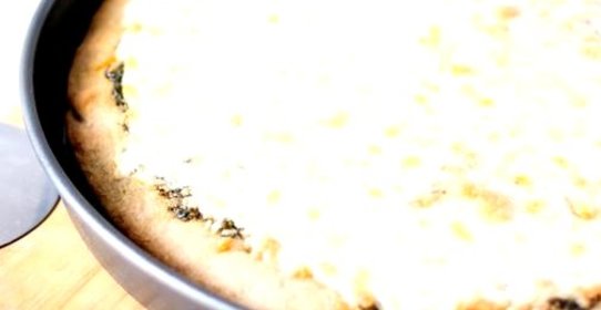 Пицца Три сыра с соусом Песто