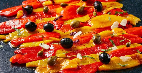 Печеный перец под оливковым маринадом