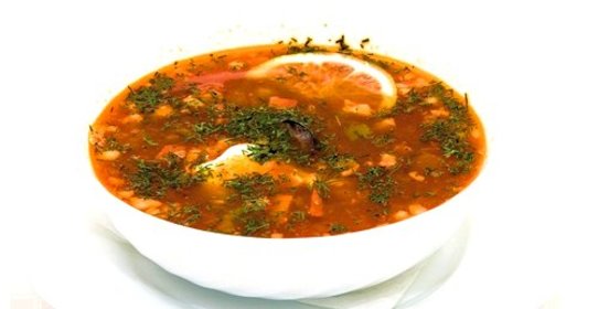 Солянка с колбасой в мультиварке