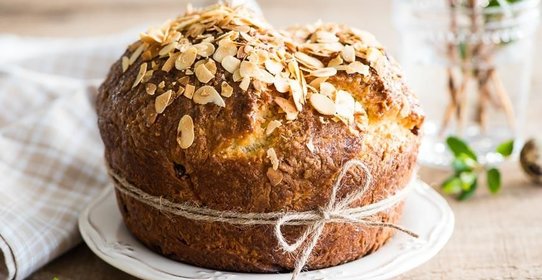 Кулич на меду с изюмом