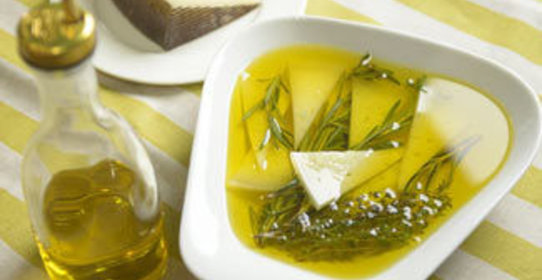Сыр Манчего маринованный с розмарином и тимьяном