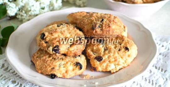 Печенье с клюквой, изюмом и вишней