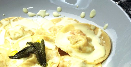 Равиоли с крабовым мясом и сливочным соусом