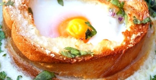Яичница в хлебе в духовке