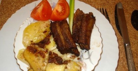 Запеченные свиные ребрышки в духовке