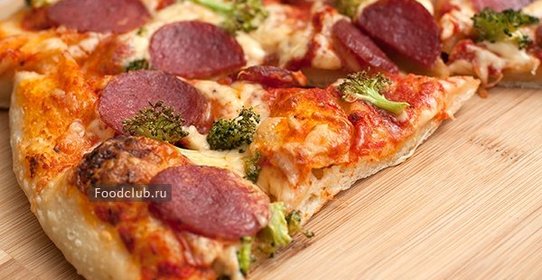 Пицца с колбасой и брокколи