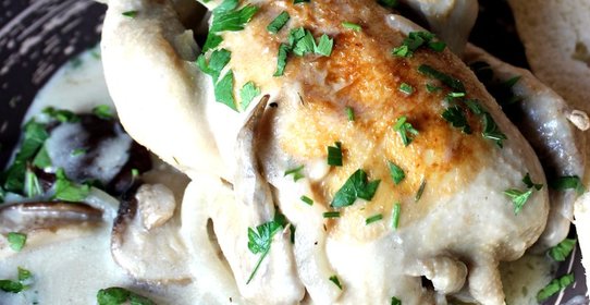 Цыплята по‑французски с тимьяном, белым вином и грибами