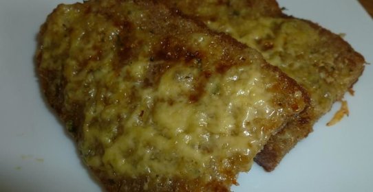 Чесночный хлеб с сыром и пряностями