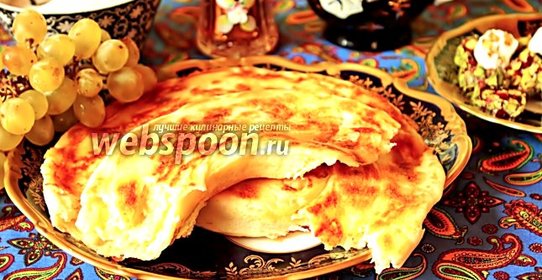 Хлебная лепёшка с сыром на сковороде