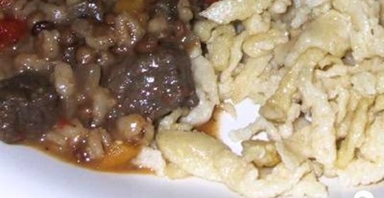 Жаркое из говядины с чечевицей и красным вином