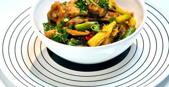 Свинина со спаржей и грибами шиитаке