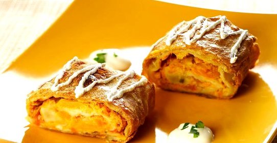 Рулет из слоеного теста с тыквой (тыквенник)