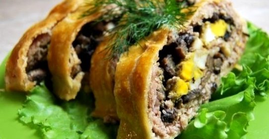 Мясной рулет в тесте