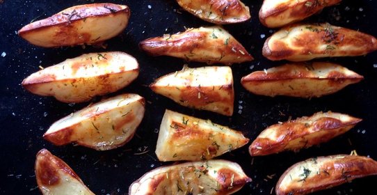 Запеченный картофель в крупной соли