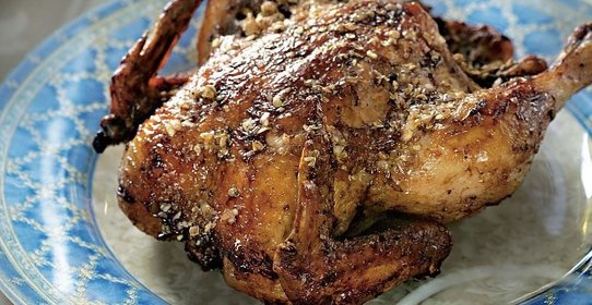 Каплун с розовыми лепестками и кориандром по-древнеримски