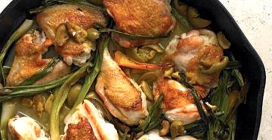 Тушеная курица с апельсином и зеленым луком