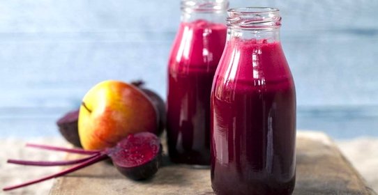 Смузи из свеклы и авокадо с эффектом детокса