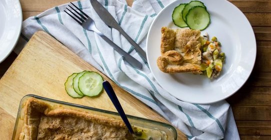 Ленивый пирог с куриной подливой