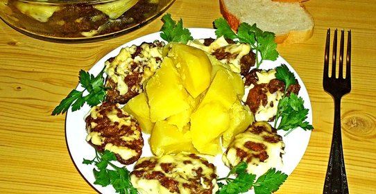 Оладьи из свиной печени под майонезом