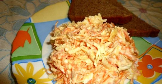 Салат из колбасного сыра и моркови