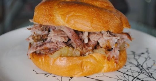 Шотландский сэндвич с запеченной свининой