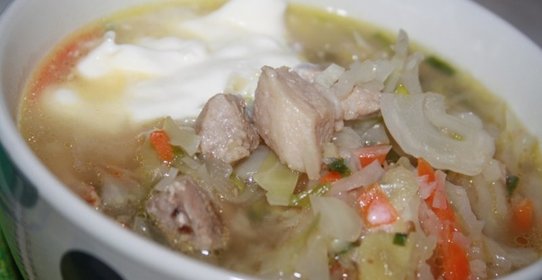 Щи со свежей капустой и свиной грудинкой