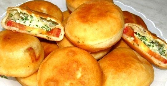Пирожки с помидорами и брынзой