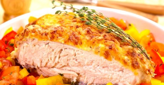 Куриная грудка под сметанно-чесночным соусом