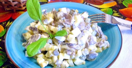 Салат с грибами и огурцами