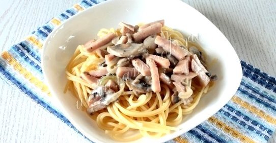 Паста с ветичной и грибами
