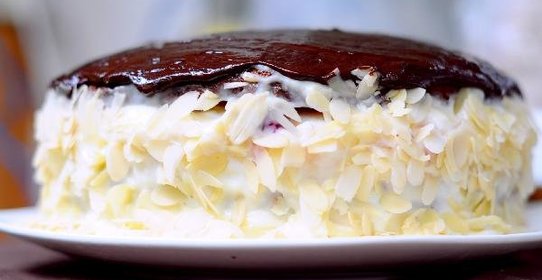 Большой праздничный торт