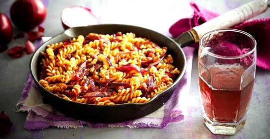 Фузилли с луковым соусом