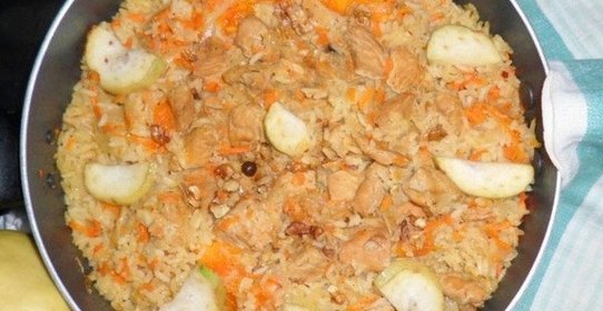 Плов из индейки с айвой, курагой и фейхоа