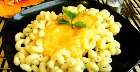 Макароны с тыквенно-сырным соусом