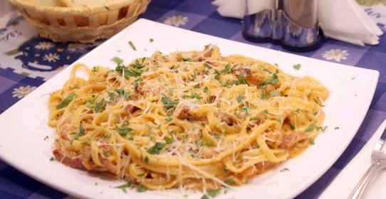 Паста карбонара с беконом