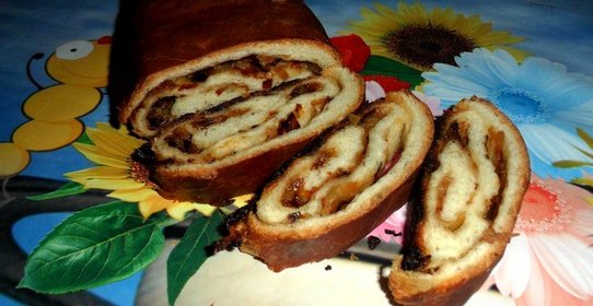 Рулет с жаренным луком