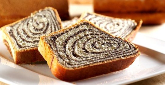 Пышный пирог с сочной маковой начинкой и изюмом