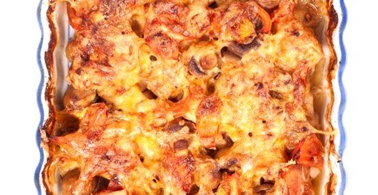 Запеченная рыба под овощами