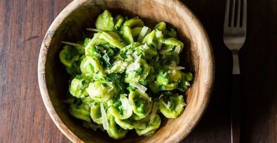 Макароны с зеленым горошком