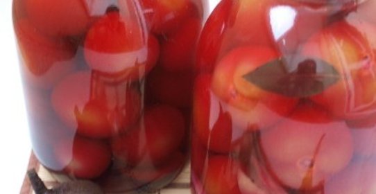 Помидоры в розовом маринаде